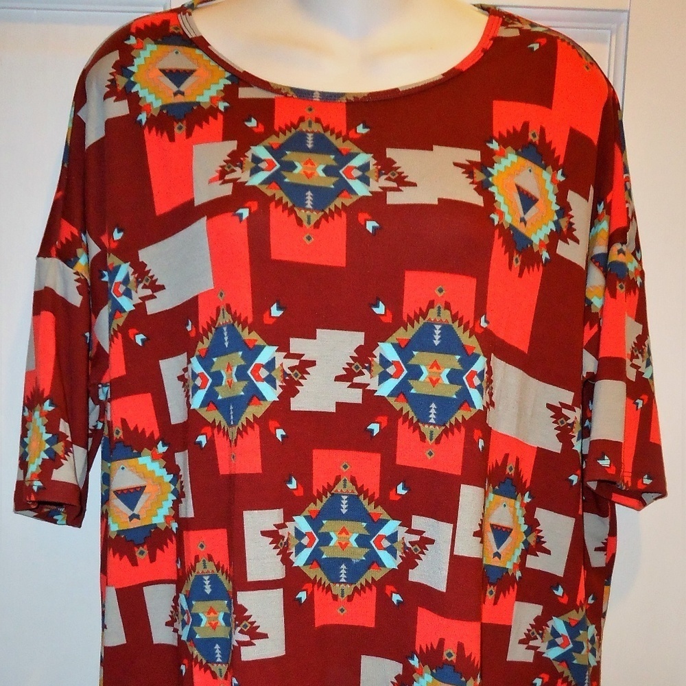 LULAROE IRMA SIZE SMALL 4/6 TRIBAL PRINT KNIT TOP